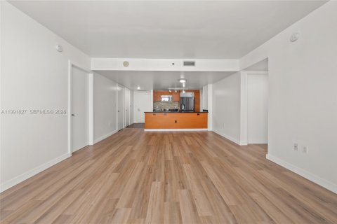 Купить кондоминиум в Майами, Флорида 2 спальни, 116.69м2, № 2154834 - фото 2