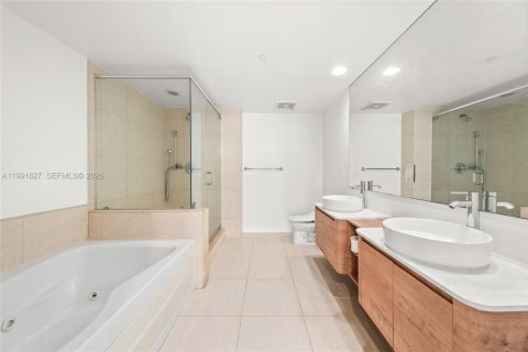 Купить кондоминиум в Майами, Флорида 2 спальни, 116.69м2, № 2154834 - фото 14