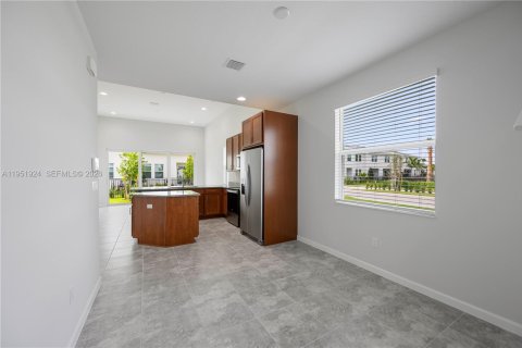 Снять в аренду таунхаус в Уэстлейк, Флорида 3 спальни, 155.8м2, № 2006414 - фото 4