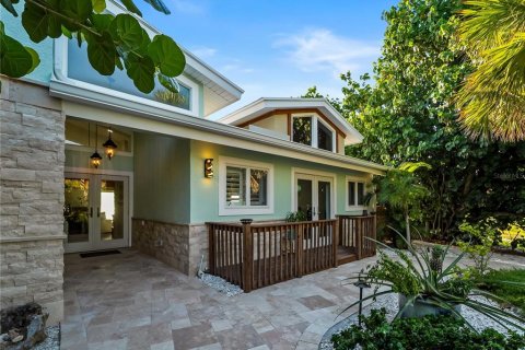 House in Englewood, Florida 4 bedrooms, 289.48 sq.m. № 2391614