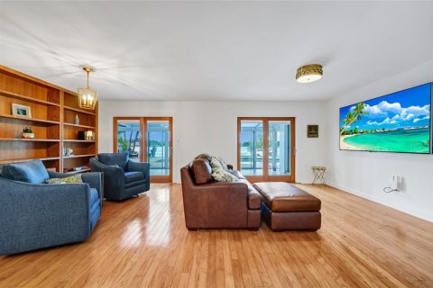 House in Orlando, Florida 4 bedrooms, 210.98 sq.m. № 2210906 - photo 6