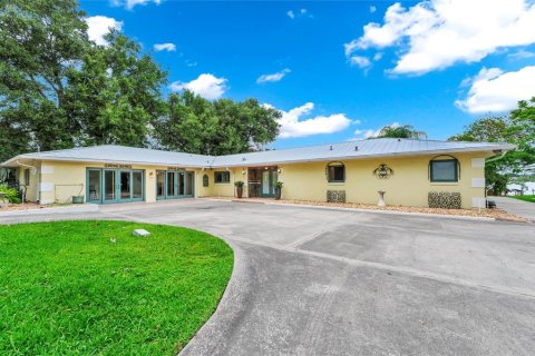 House in Orlando, Florida 4 bedrooms, 210.98 sq.m. № 2210906