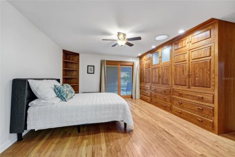 House in Orlando, Florida 4 bedrooms, 210.98 sq.m. № 2210906 - photo 15