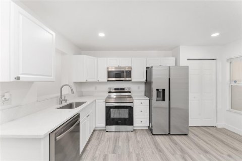 Condo in Gainesville, Florida, 2 bedrooms  № 1884937 - photo 12