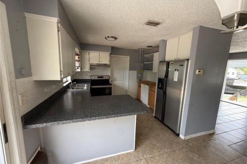 Casa en venta en Spring Hill, Florida, 3 dormitorios, 103.68 m2 № 2122251 - foto 2