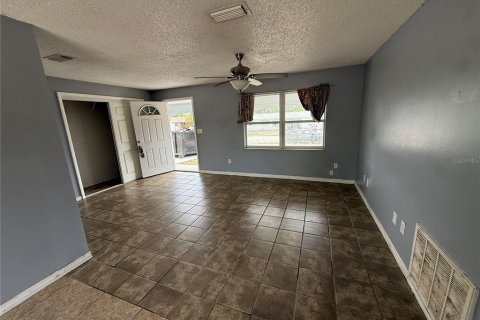 Casa en venta en Spring Hill, Florida, 3 dormitorios, 103.68 m2 № 2122251 - foto 3