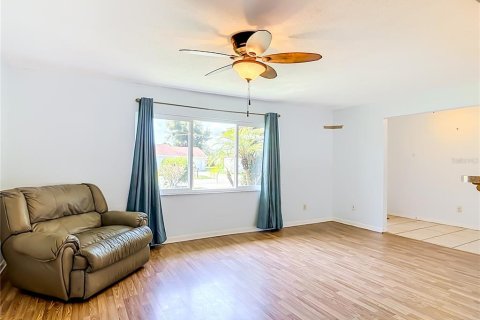 Casa en venta en Deltona, Florida, 3 dormitorios, 167.97 m2 № 2156483 - foto 16