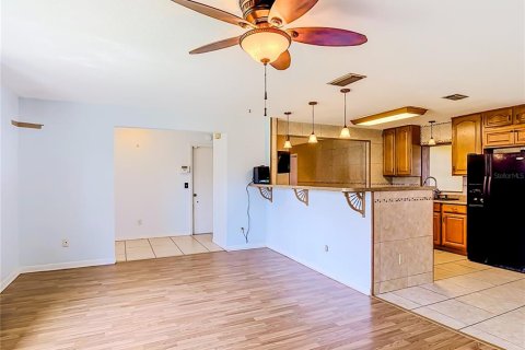 Casa en venta en Deltona, Florida, 3 dormitorios, 167.97 m2 № 2156483 - foto 18