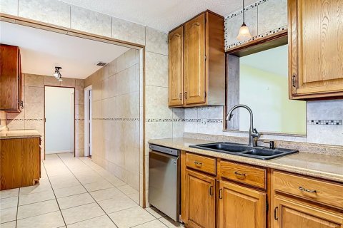 Casa en venta en Deltona, Florida, 3 dormitorios, 167.97 m2 № 2156483 - foto 24