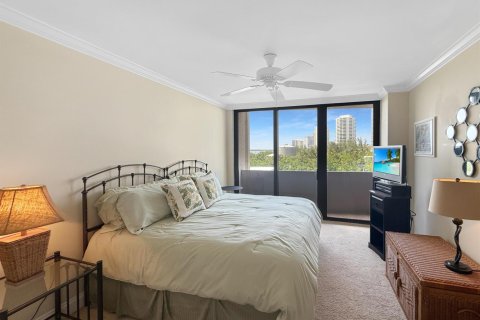 Condo in Riviera Beach, Florida, 2 bedrooms № 2262699 - photo 13