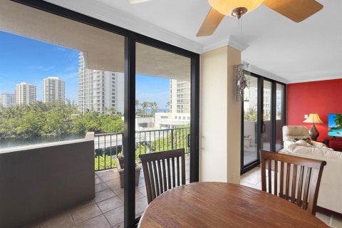 Condo in Riviera Beach, Florida, 2 bedrooms № 2262699 - photo 6
