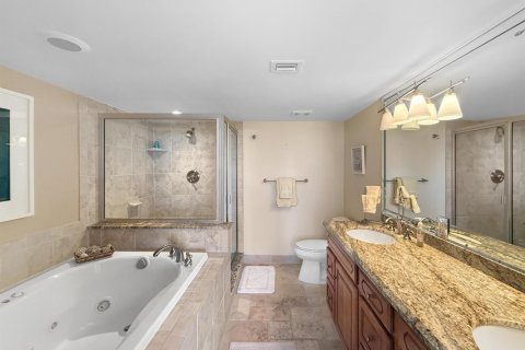 Condo in Riviera Beach, Florida, 2 bedrooms № 2262699 - photo 16