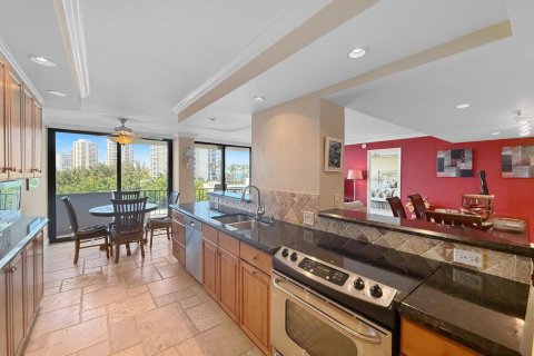 Condo in Riviera Beach, Florida, 2 bedrooms № 2262699 - photo 7