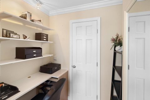 Condo in Riviera Beach, Florida, 2 bedrooms № 2262699 - photo 12