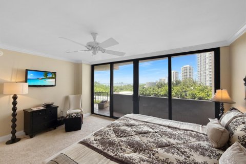 Condo in Riviera Beach, Florida, 2 bedrooms № 2262699 - photo 11