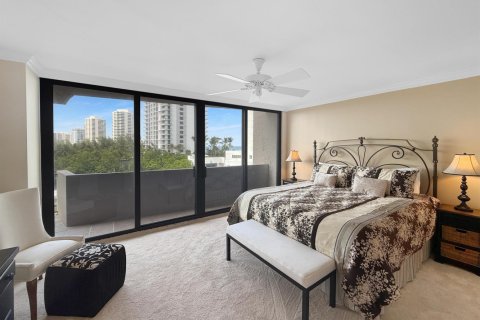 Condo in Riviera Beach, Florida, 2 bedrooms № 2262699 - photo 10