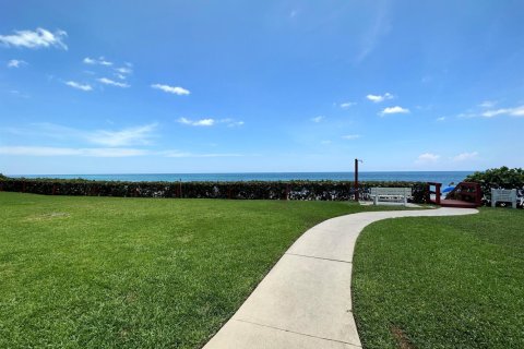 Condo in Riviera Beach, Florida, 2 bedrooms № 2262699 - photo 18