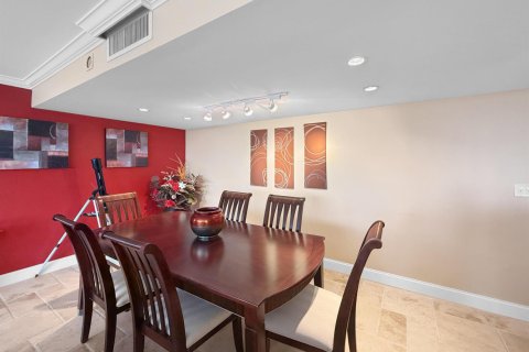 Condo in Riviera Beach, Florida, 2 bedrooms № 2262699 - photo 4