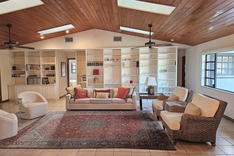 House in Miami, Florida 4 bedrooms, 261.43 sq.m. № 2193103 - photo 2