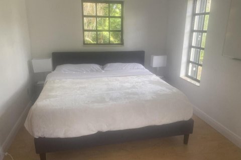 House in Miami, Florida 4 bedrooms, 261.43 sq.m. № 2193103 - photo 6
