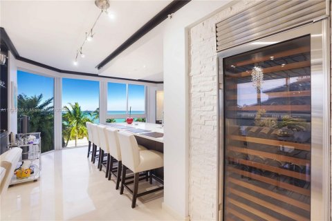 Condo in Miami Beach, Florida, 2 bedrooms  № 1486083 - photo 14