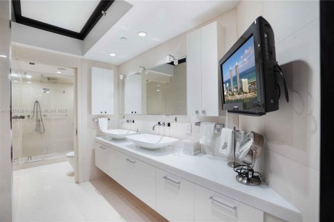 Condo in Miami Beach, Florida, 2 bedrooms  № 1486083 - photo 24