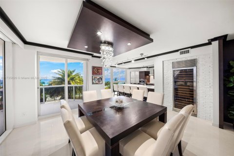 Condo in Miami Beach, Florida, 2 bedrooms  № 1486083 - photo 16
