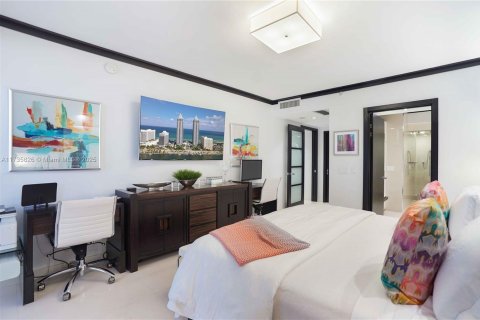 Condo in Miami Beach, Florida, 2 bedrooms  № 1486083 - photo 23