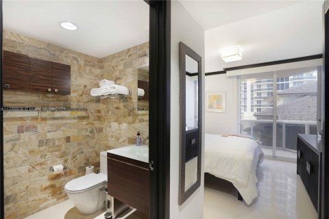Condo in Miami Beach, Florida, 2 bedrooms  № 1486083 - photo 18