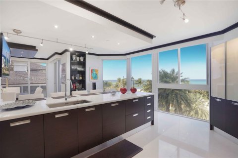 Condo in Miami Beach, Florida, 2 bedrooms  № 1486083 - photo 5