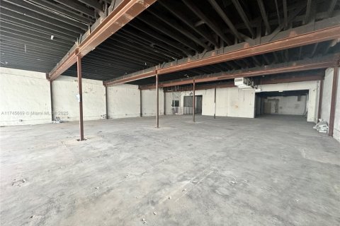 Commercial property in Hollywood, Florida № 1710450 - photo 8