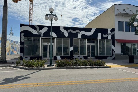 Commercial property in Hollywood, Florida № 1710450 - photo 1