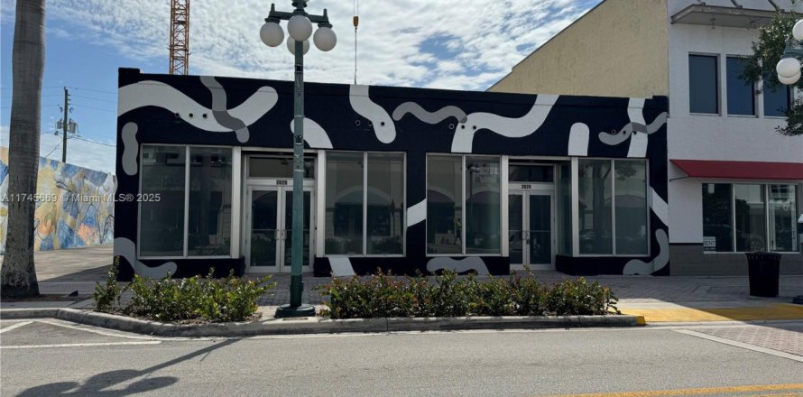 Commercial property in Hollywood, Florida № 1710450