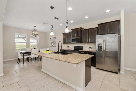 House in Apopka, Florida 4 bedrooms, 242.66 sq.m. № 1637716 - photo 11