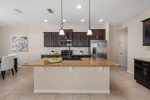 House in Apopka, Florida 4 bedrooms, 242.66 sq.m. № 1637716 - photo 12