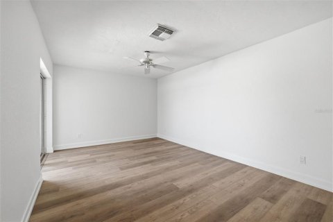House in Saint Petersburg, Florida 2 bedrooms, 149.02 sq.m. № 2230019 - photo 29