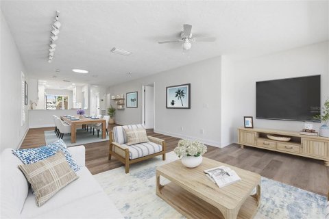 House in Saint Petersburg, Florida 2 bedrooms, 149.02 sq.m. № 2230019 - photo 6