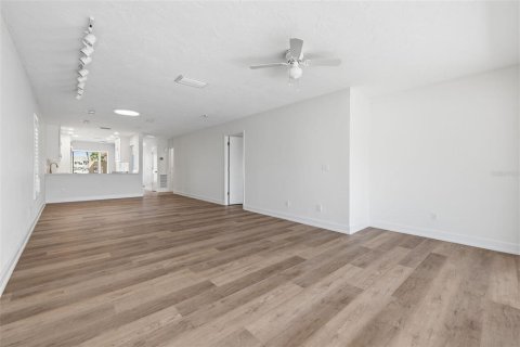 House in Saint Petersburg, Florida 2 bedrooms, 149.02 sq.m. № 2230019 - photo 17