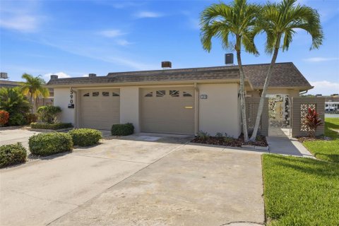 House in Saint Petersburg, Florida 2 bedrooms, 149.02 sq.m. № 2230019 - photo 10