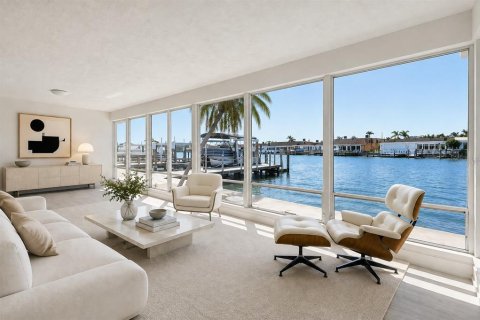 House in Saint Petersburg, Florida 2 bedrooms, 149.02 sq.m. № 2230019 - photo 2