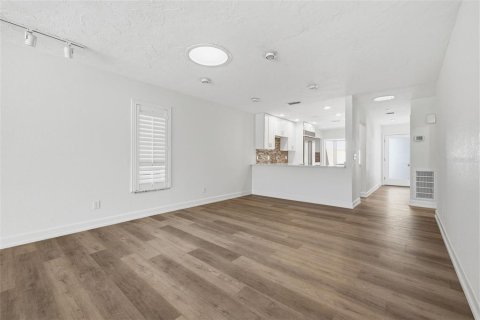 House in Saint Petersburg, Florida 2 bedrooms, 149.02 sq.m. № 2230019 - photo 16
