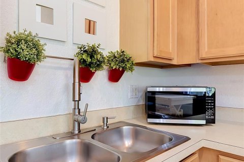 Townhouse in Kissimmee, Florida 4 bedrooms, 142.7 sq.m. № 2225047 - photo 15