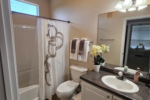 Condo in Bradenton, Florida, 2 bedrooms  № 1846492 - photo 19