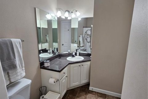 Condo in Bradenton, Florida, 2 bedrooms  № 1846492 - photo 12