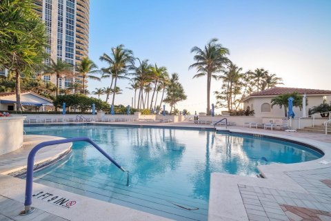 Condo in Fort Lauderdale, Florida, 3 bedrooms  № 1152217 - photo 1