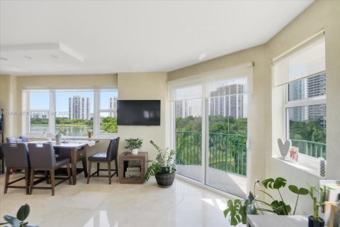 Condominio en alquiler en Aventura, Florida, 3 dormitorios, 156.82 m2 № 1948137 - foto 14