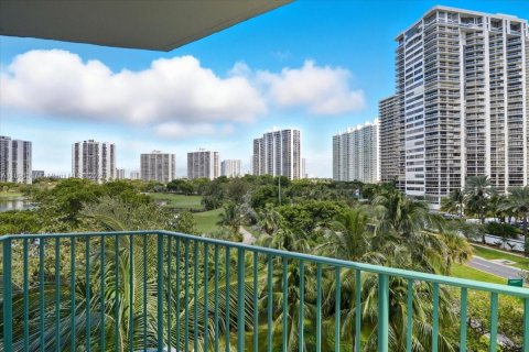 Condominio en alquiler en Aventura, Florida, 3 dormitorios, 156.82 m2 № 1948137 - foto 3