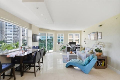 Condominio en alquiler en Aventura, Florida, 3 dormitorios, 156.82 m2 № 1948137 - foto 11