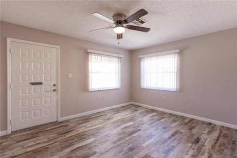 Casa en alquiler en New Port Richey, Florida, 2 dormitorios, 74.41 m2 № 1906499 - foto 3
