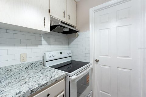Casa en alquiler en New Port Richey, Florida, 2 dormitorios, 74.41 m2 № 1906499 - foto 6